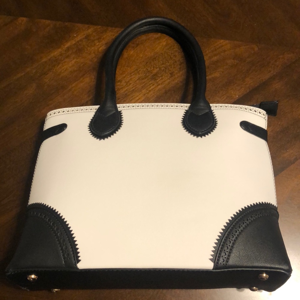 Black and white hang bag